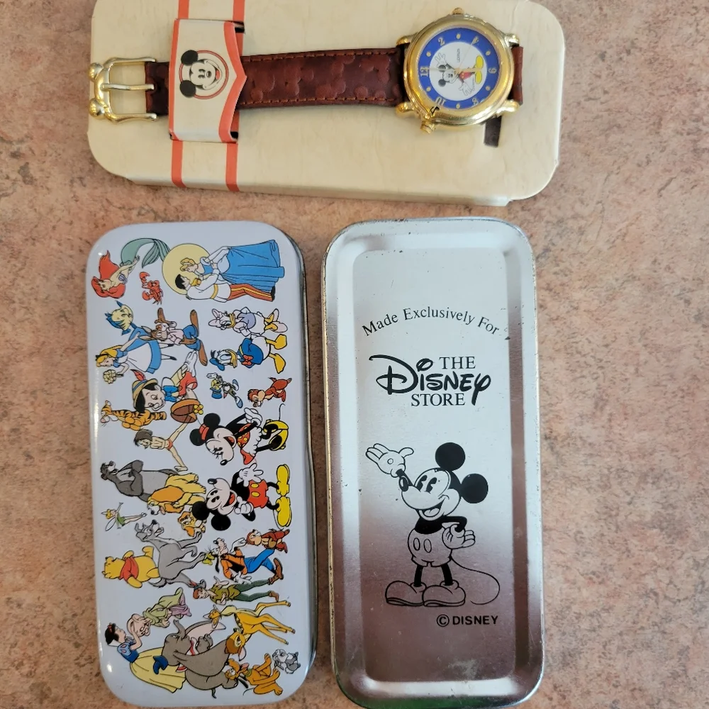 Disney Store Mickey Mouse Watch w/ Original Case ~ LORUS ~ Leather Strap ~ Y2K